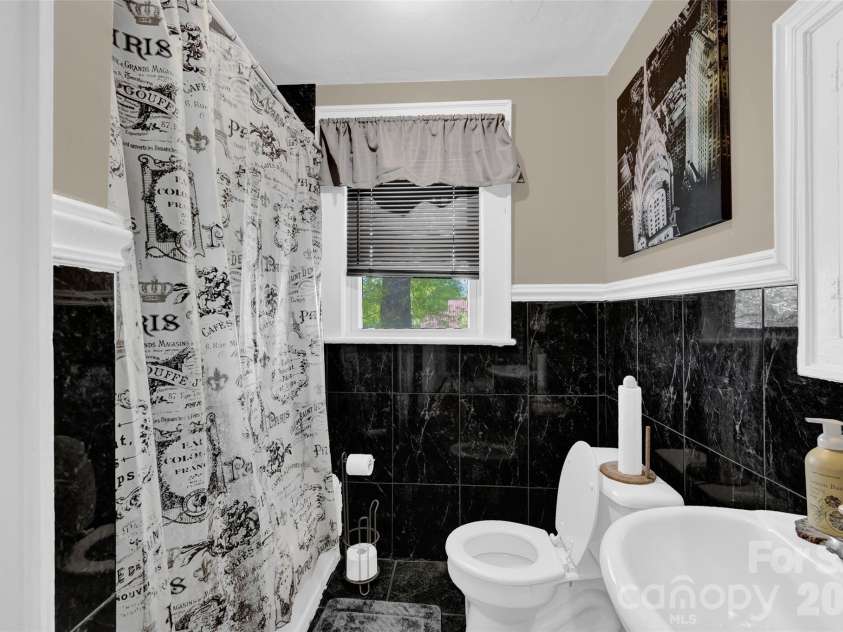 328-330 3rd Avenue, Hickory, NC 28602.  MLS# CAR4365947, YatesRealty ID 15992. 