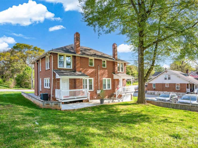 328-330 3rd Avenue, Hickory, NC 28602.  MLS# CAR4365947, YatesRealty ID 15992. 