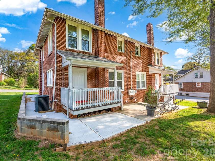 328-330 3rd Avenue, Hickory, NC 28602.  MLS# CAR4365947, YatesRealty ID 15992. 