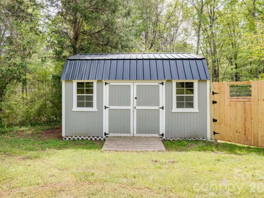 610 Mountain Place, Albemarle, NC 28001.  MLS# CAR4366298, YatesRealty ID 15993. 
