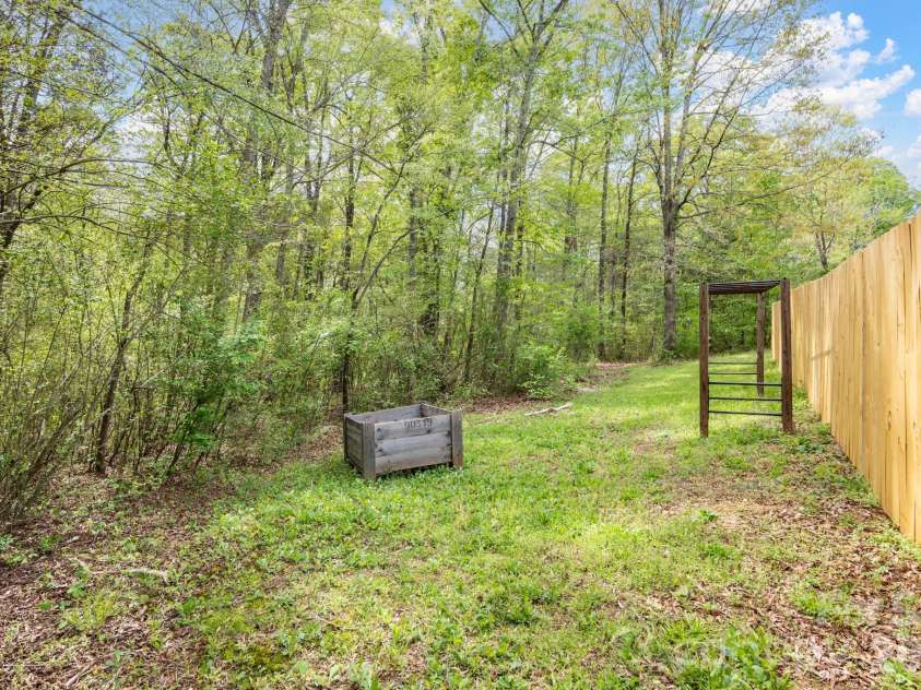 610 Mountain Place, Albemarle, NC 28001.  MLS# CAR4366298, YatesRealty ID 15993. 