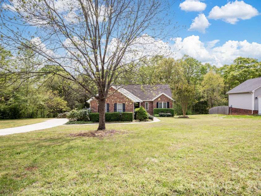 610 Mountain Place, Albemarle, NC 28001.  MLS# CAR4366298, YatesRealty ID 15993. 