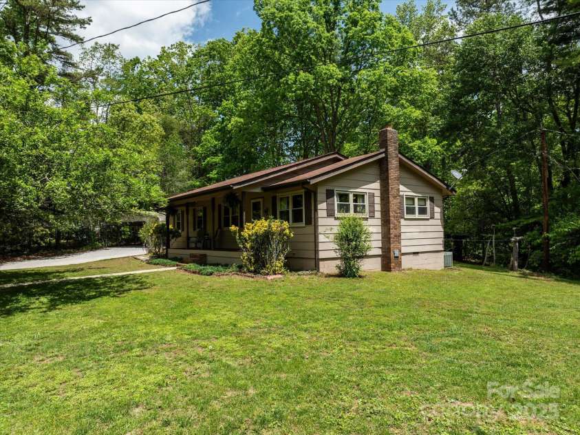 12 Thumper Lane, Arden, NC 28704.  MLS# CAR4257191, YatesRealty ID 15994. 