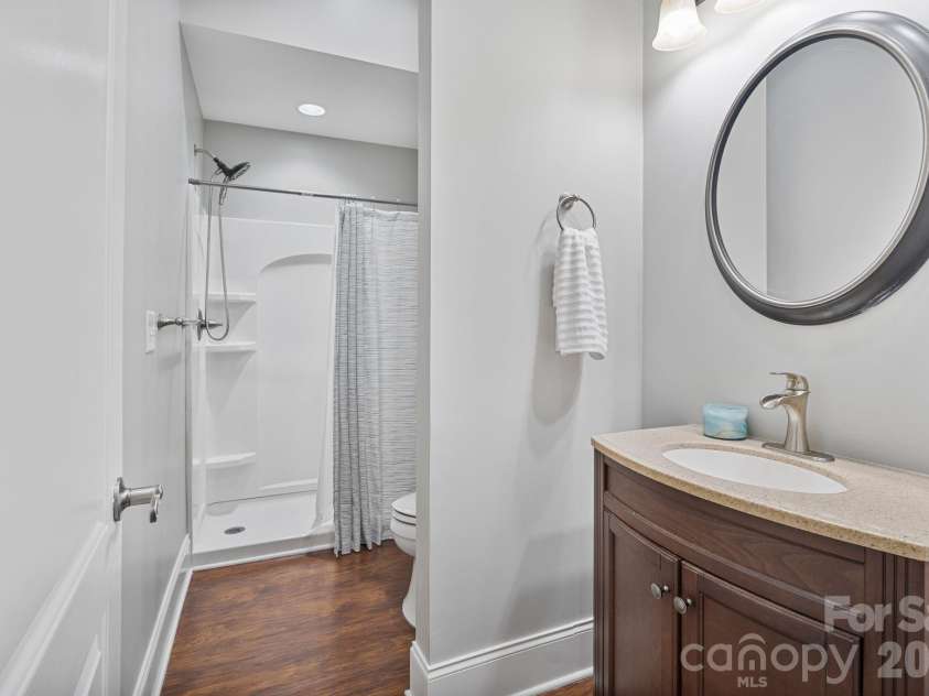 7575 Cottonwood Drive, Denver, NC 28037.  MLS# CAR4367769, YatesRealty ID 15994. Ensuite bath