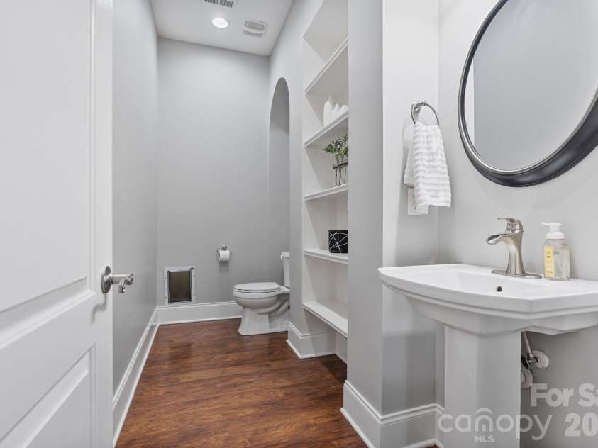 7575 Cottonwood Drive, Denver, NC 28037.  MLS# CAR4367769, YatesRealty ID 15994. Half bath off hallway