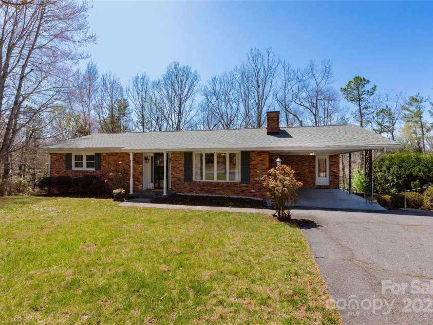 101 Jeanie Avenue, Black Mountain, NC 28711.  MLS# CAR4239479, YatesRealty ID 15995. 