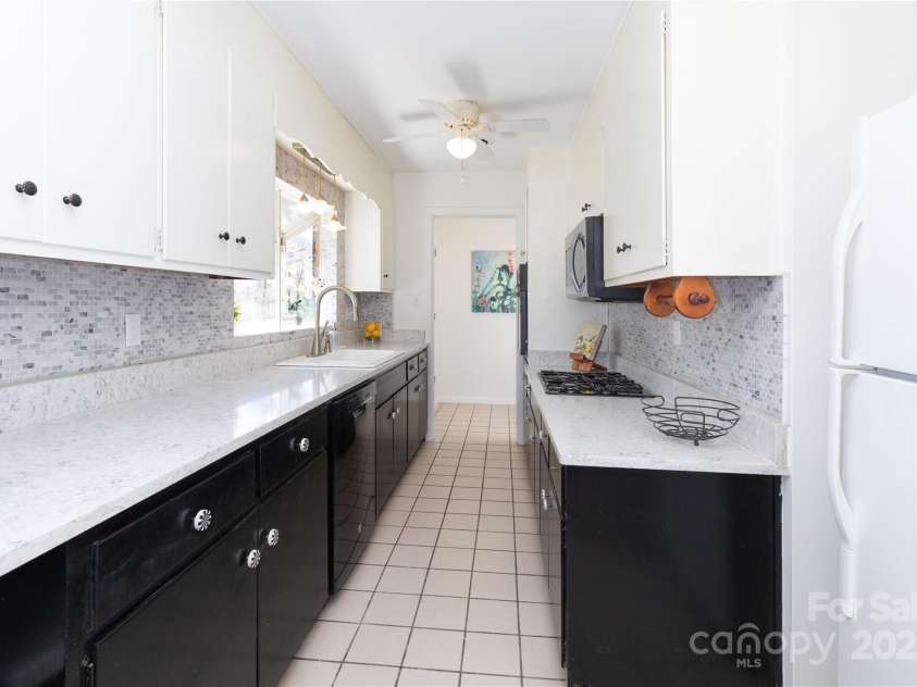 101 Jeanie Avenue, Black Mountain, NC 28711.  MLS# CAR4239479, YatesRealty ID 15995. 