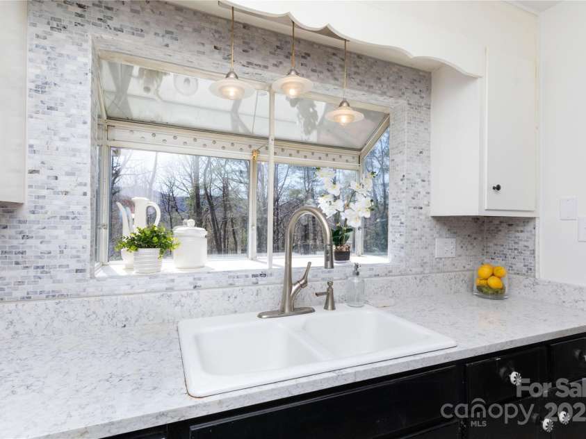 101 Jeanie Avenue, Black Mountain, NC 28711.  MLS# CAR4239479, YatesRealty ID 15995. 