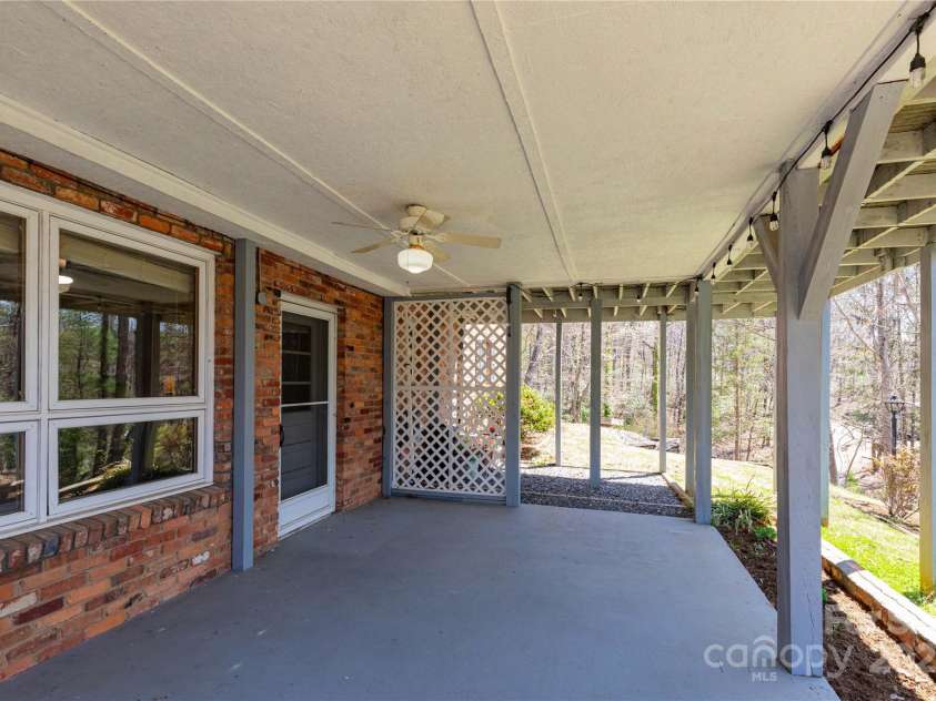 101 Jeanie Avenue, Black Mountain, NC 28711.  MLS# CAR4239479, YatesRealty ID 15995. 