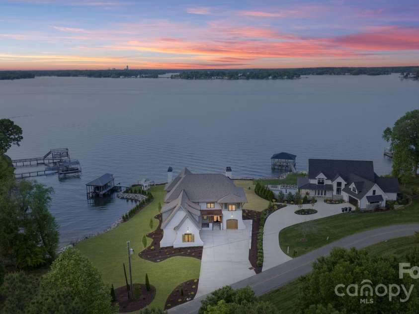 7679 Rabbit Circle, Denver, NC 28037.  MLS# CAR4248734, YatesRealty ID 15997. Miles of main channel and sunrise views