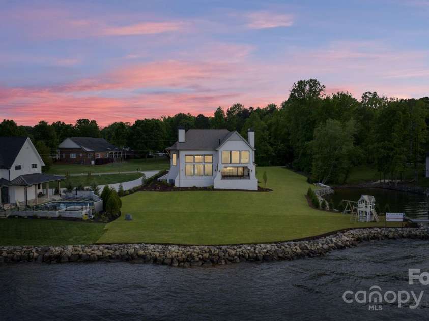 7679 Rabbit Circle, Denver, NC 28037.  MLS# CAR4248734, YatesRealty ID 15997. Own your piece of paradise on Lake Norman