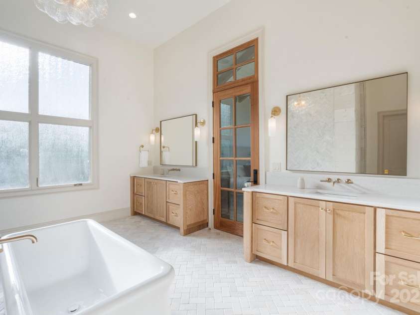 7679 Rabbit Circle, Denver, NC 28037.  MLS# CAR4248734, YatesRealty ID 15997. Primary bathroom offers dual sinks, luxury tile and counter tops, his/her closets, and modern fixtures throughout.