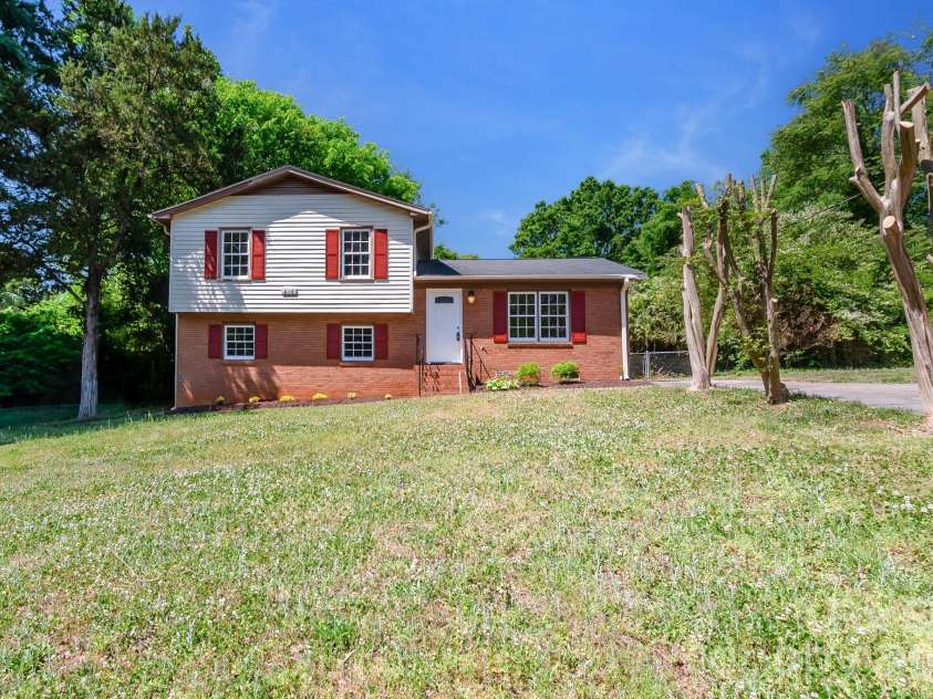 816 Anne Avenue, Waxhaw, NC 28173.  MLS# CAR4368696, YatesRealty ID 15997. 