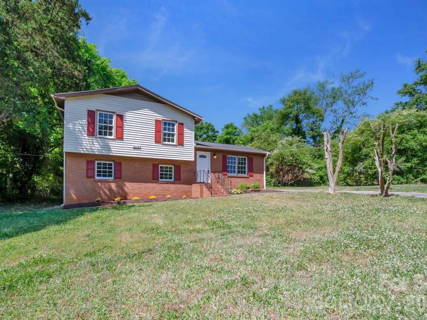816 Anne Avenue, Waxhaw, NC 28173.  MLS# CAR4368696, YatesRealty ID 15997. 