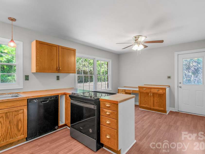 816 Anne Avenue, Waxhaw, NC 28173.  MLS# CAR4368696, YatesRealty ID 15997. 