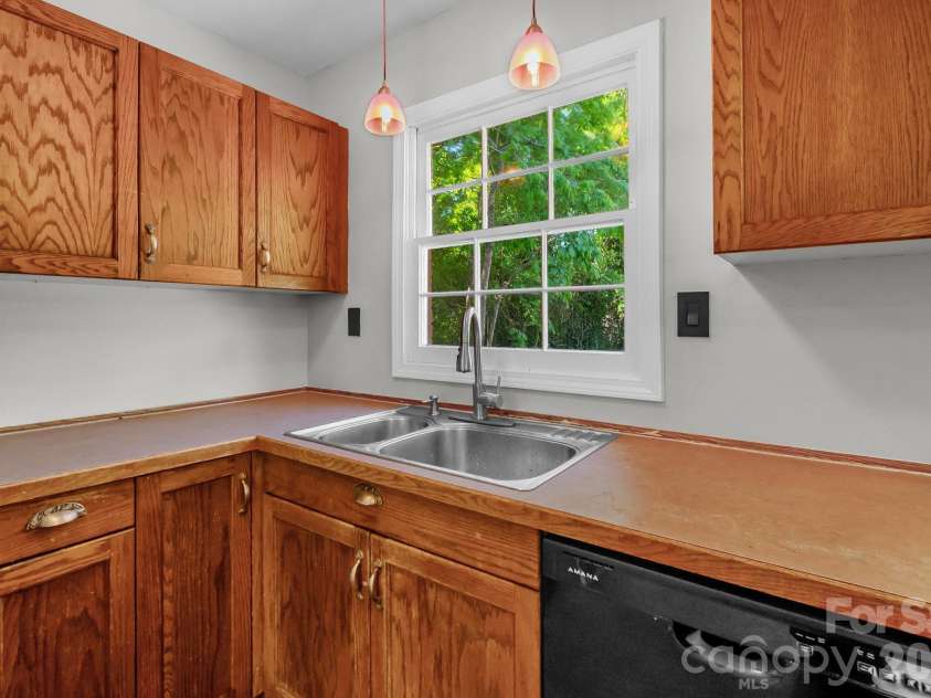 816 Anne Avenue, Waxhaw, NC 28173.  MLS# CAR4368696, YatesRealty ID 15997. 
