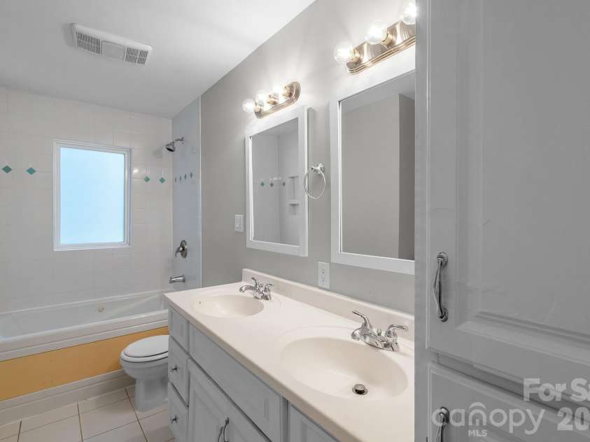 816 Anne Avenue, Waxhaw, NC 28173.  MLS# CAR4368696, YatesRealty ID 15997. 
