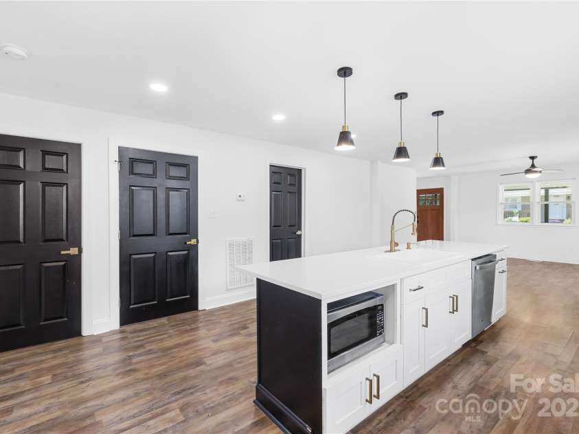 139 5th Street, Huntersville, NC 28078.  MLS# CAR4251418, YatesRealty ID 15999. 