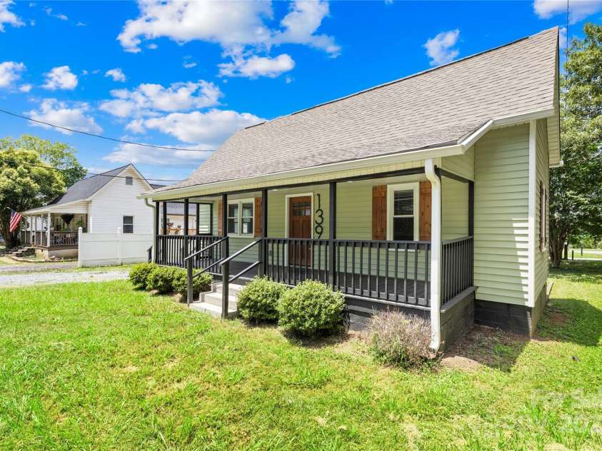 139 5th Street, Huntersville, NC 28078.  MLS# CAR4251418, YatesRealty ID 15999. 