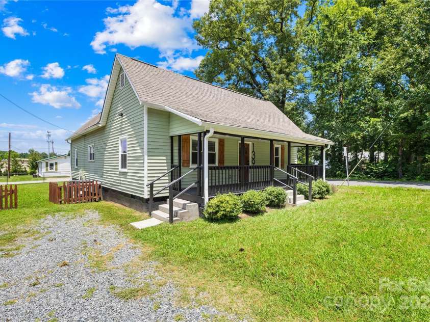 139 5th Street, Huntersville, NC 28078.  MLS# CAR4251418, YatesRealty ID 15999. 