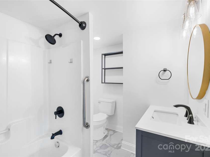 139 5th Street, Huntersville, NC 28078.  MLS# CAR4251418, YatesRealty ID 15999. Bathroom #1