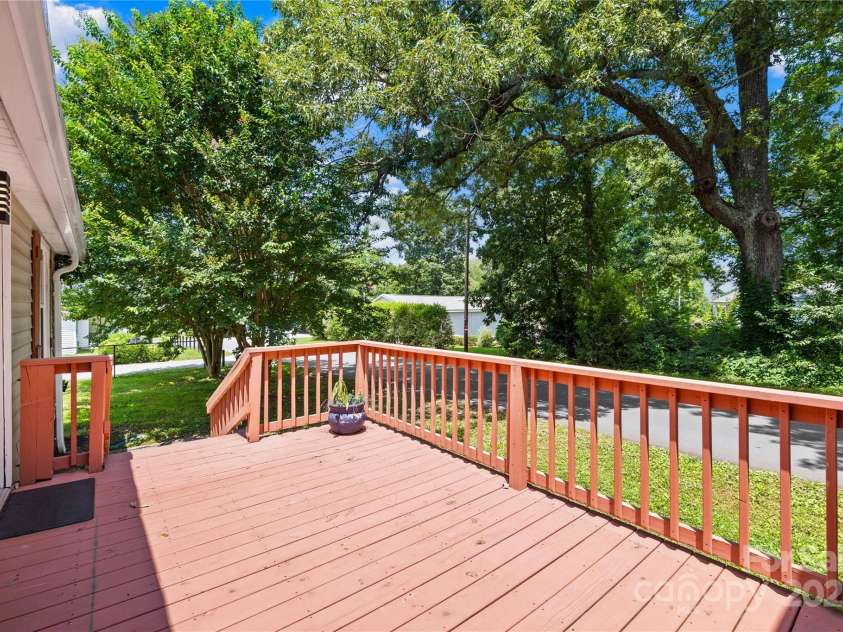 139 5th Street, Huntersville, NC 28078.  MLS# CAR4251418, YatesRealty ID 15999. Large back deck for grilling and entertaining!