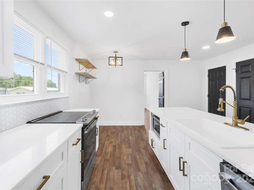 139 5th Street, Huntersville, NC 28078.  MLS# CAR4251418, YatesRealty ID 15999. Lots of space for cooking and entertaining