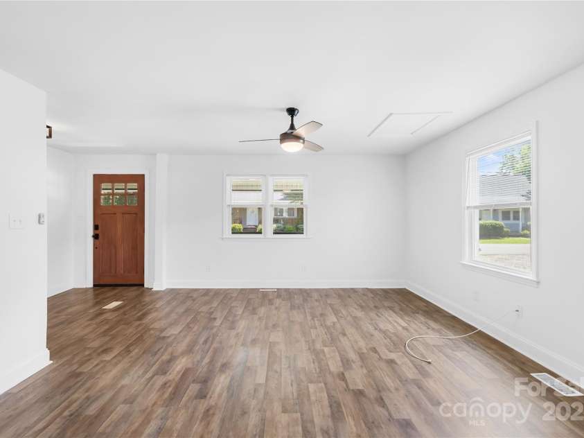 139 5th Street, Huntersville, NC 28078.  MLS# CAR4251418, YatesRealty ID 15999. Open floor plan