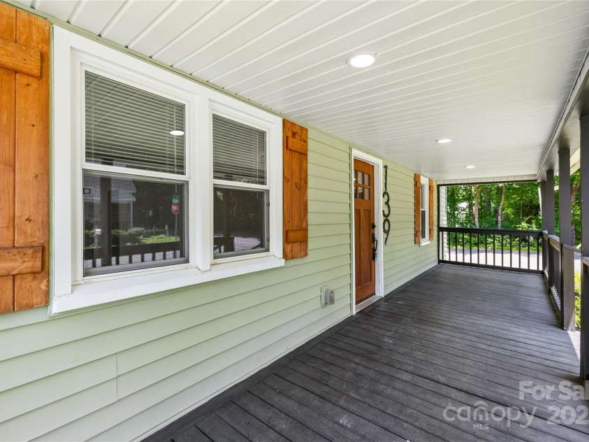139 5th Street, Huntersville, NC 28078.  MLS# CAR4251418, YatesRealty ID 15999. Relaxing front porch