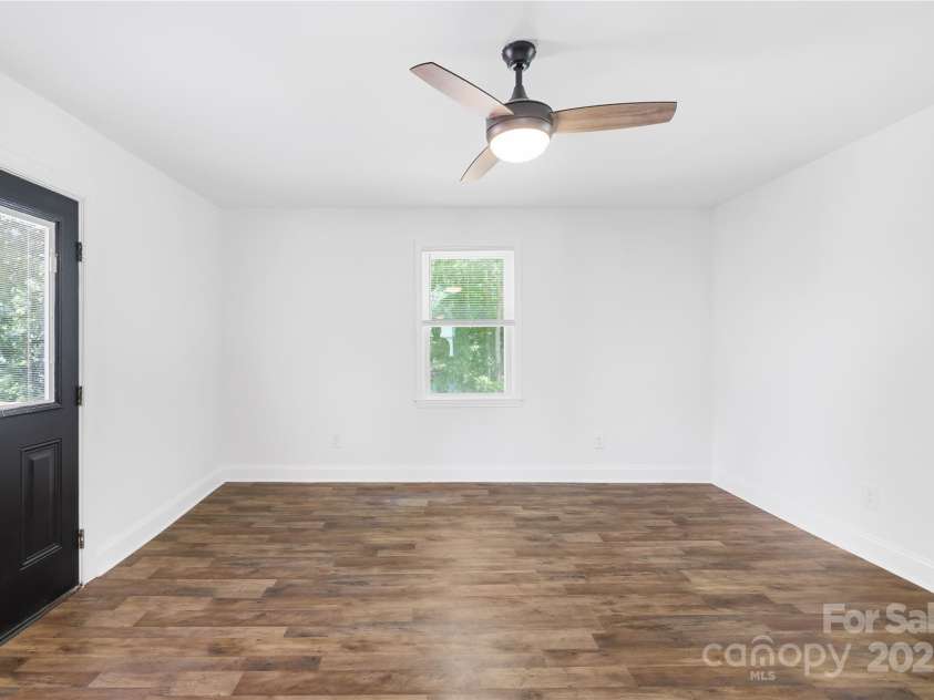 139 5th Street, Huntersville, NC 28078.  MLS# CAR4251418, YatesRealty ID 15999. Spacious bedroom #2