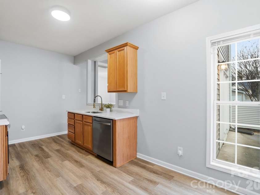 11284 Lions Mane Street, Charlotte, NC 28273.  MLS# CAR4331767, YatesRealty ID 1600. Good natural light in kitchen