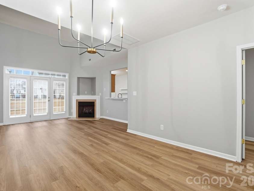 11284 Lions Mane Street, Charlotte, NC 28273.  MLS# CAR4331767, YatesRealty ID 1600. Great natural light