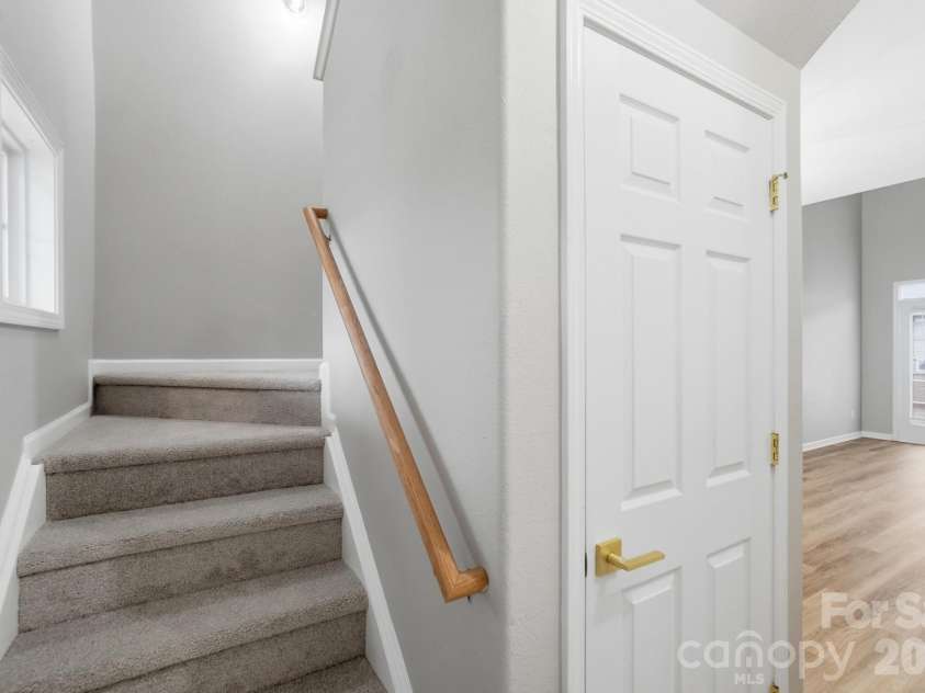 11284 Lions Mane Street, Charlotte, NC 28273.  MLS# CAR4331767, YatesRealty ID 1600. Head upstairs to the loft!