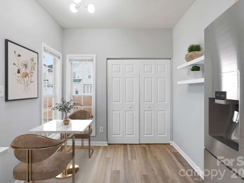 11284 Lions Mane Street, Charlotte, NC 28273.  MLS# CAR4331767, YatesRealty ID 1600. Kitchen eating area