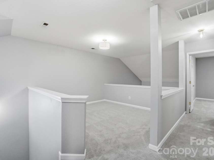 11284 Lions Mane Street, Charlotte, NC 28273.  MLS# CAR4331767, YatesRealty ID 1600. Large loft