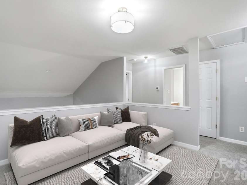 11284 Lions Mane Street, Charlotte, NC 28273.  MLS# CAR4331767, YatesRealty ID 1600. Loft could be a 2nd living area