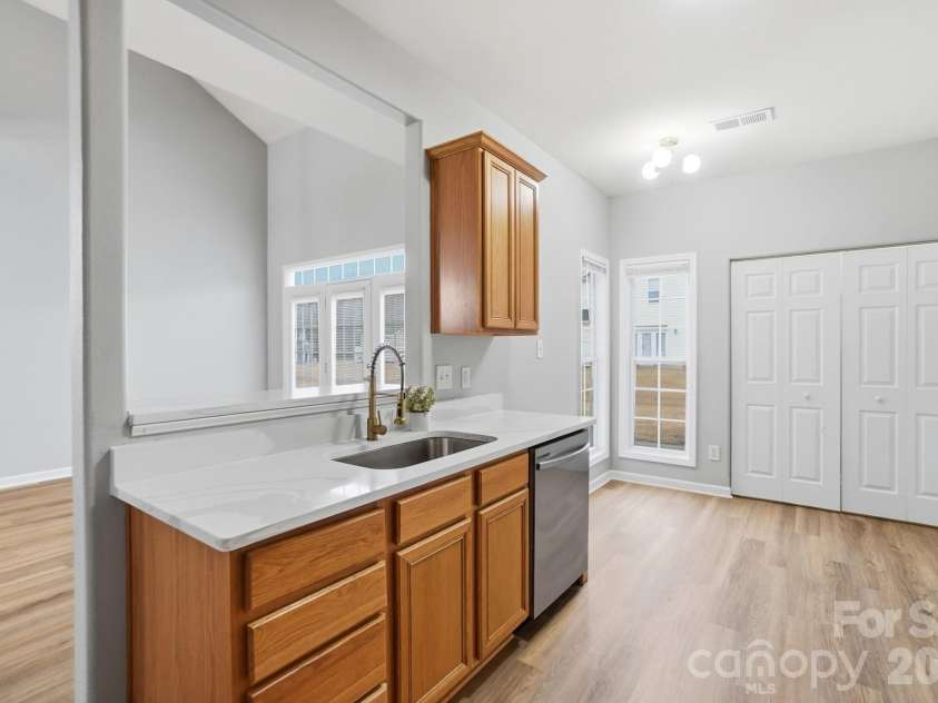 11284 Lions Mane Street, Charlotte, NC 28273.  MLS# CAR4331767, YatesRealty ID 1600. New kitchen sink