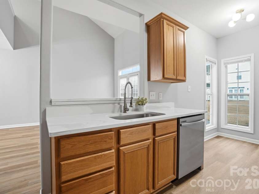 11284 Lions Mane Street, Charlotte, NC 28273.  MLS# CAR4331767, YatesRealty ID 1600. NEW Samsung dishwasher