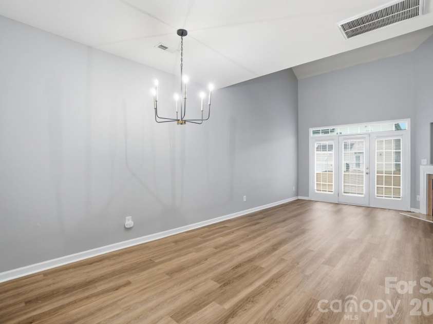 11284 Lions Mane Street, Charlotte, NC 28273.  MLS# CAR4331767, YatesRealty ID 1600. Open floor plan