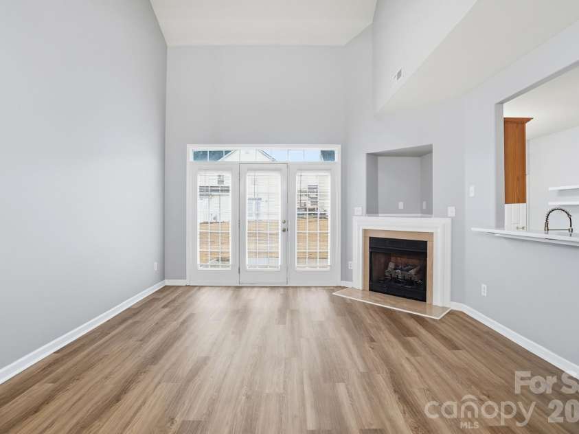 11284 Lions Mane Street, Charlotte, NC 28273.  MLS# CAR4331767, YatesRealty ID 1600. Open floor plan