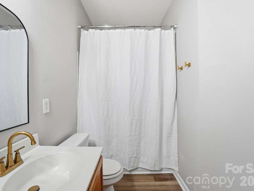 11284 Lions Mane Street, Charlotte, NC 28273.  MLS# CAR4331767, YatesRealty ID 1600. Primary bath