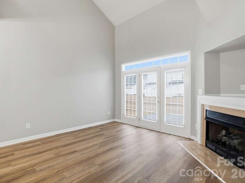 11284 Lions Mane Street, Charlotte, NC 28273.  MLS# CAR4331767, YatesRealty ID 1600. Spacious living room