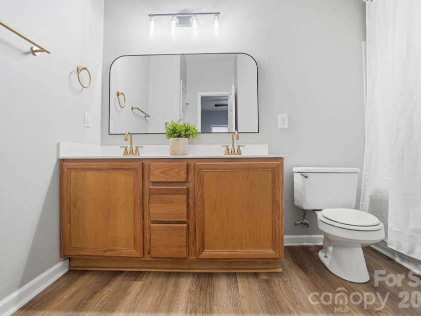 11284 Lions Mane Street, Charlotte, NC 28273.  MLS# CAR4331767, YatesRealty ID 1600. Updated primary bathroom