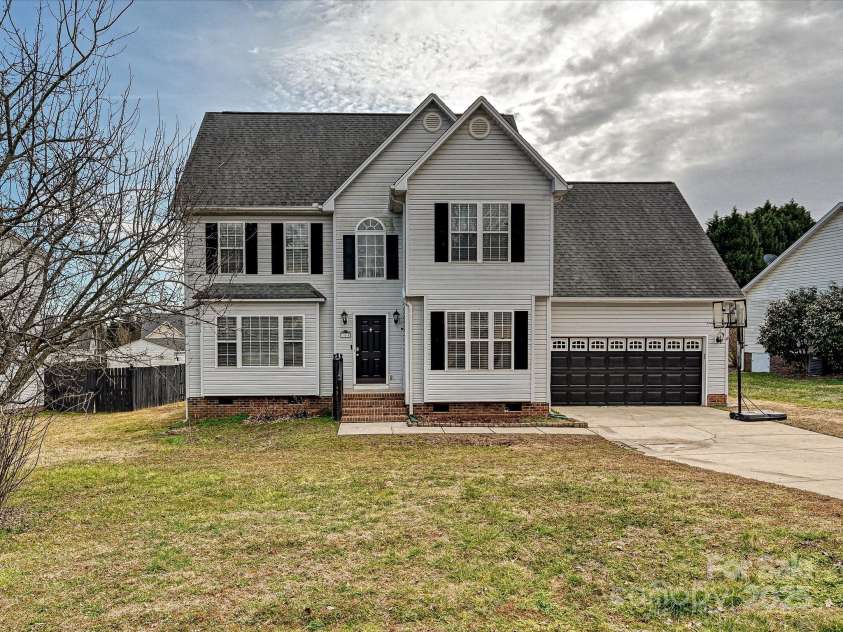 364 Holstein Drive, Dallas, NC 28034.  MLS# CAR4218494, YatesRealty ID 1600. 