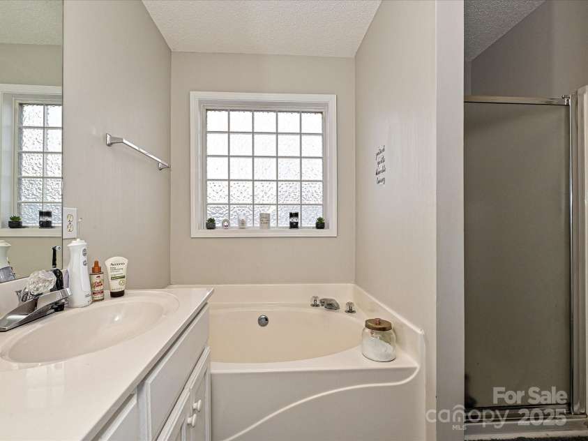 364 Holstein Drive, Dallas, NC 28034.  MLS# CAR4218494, YatesRealty ID 1600. 