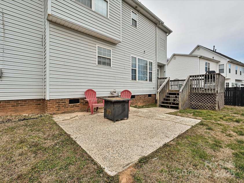 364 Holstein Drive, Dallas, NC 28034.  MLS# CAR4218494, YatesRealty ID 1600. 