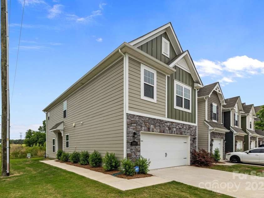 5207 Maynard Hill Drive, Monroe, NC 28110.  MLS# CAR4256100, YatesRealty ID 16000. 
