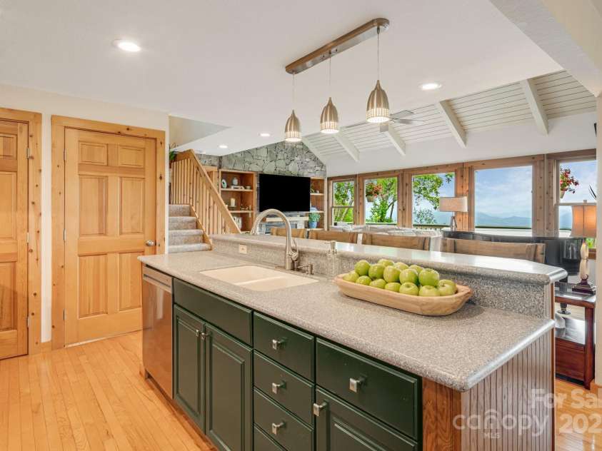 61 Ivy Ridge Road, Burnsville, NC 28714.  MLS# CAR4255054, YatesRealty ID 16001. 