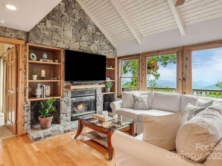 61 Ivy Ridge Road, Burnsville, NC 28714.  MLS# CAR4255054, YatesRealty ID 16001. 