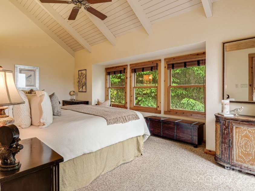 61 Ivy Ridge Road, Burnsville, NC 28714.  MLS# CAR4255054, YatesRealty ID 16001. 